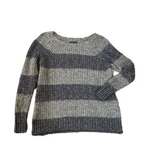 Size large American Eagle knit sweater
